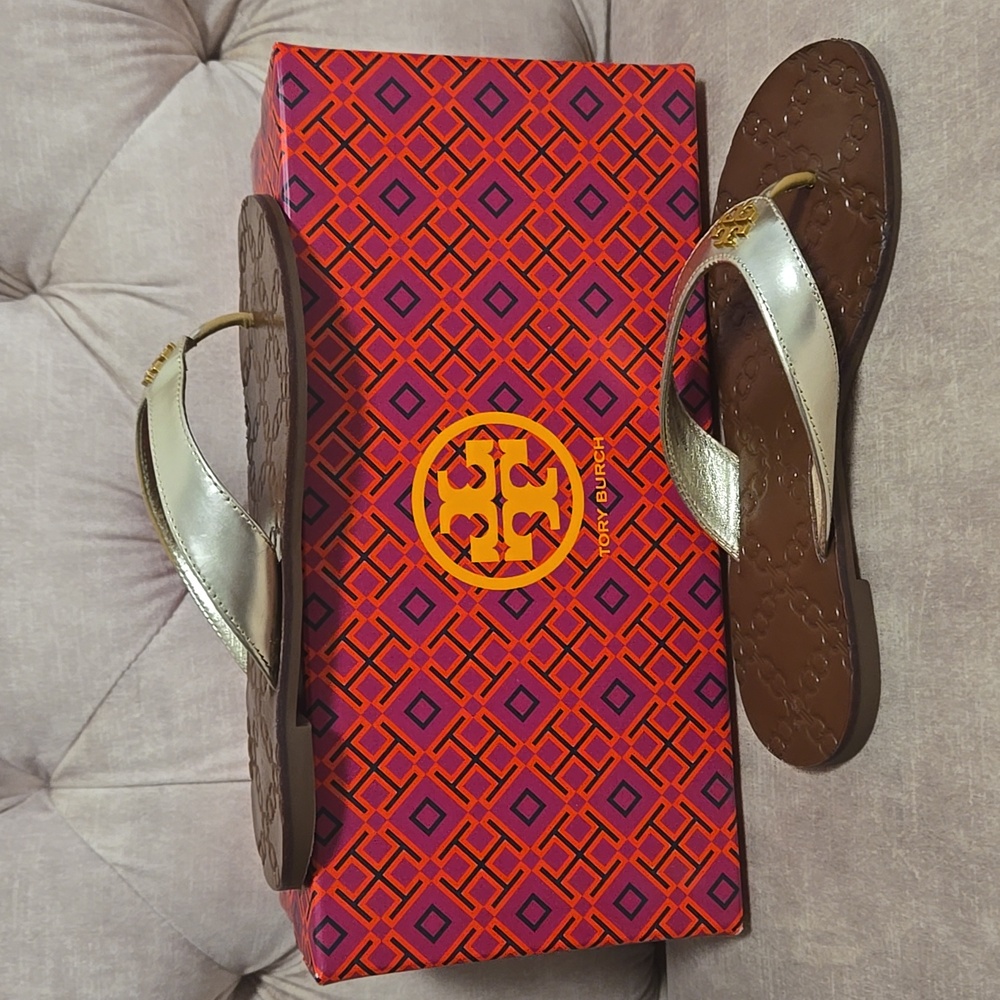 Tory Burch Monroe Thong Mirror Metallic Spark Gold Sandals, Size 5 - Picture 3 of 9